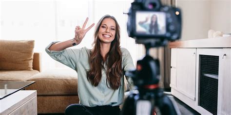 Girl Influencers Connection .
